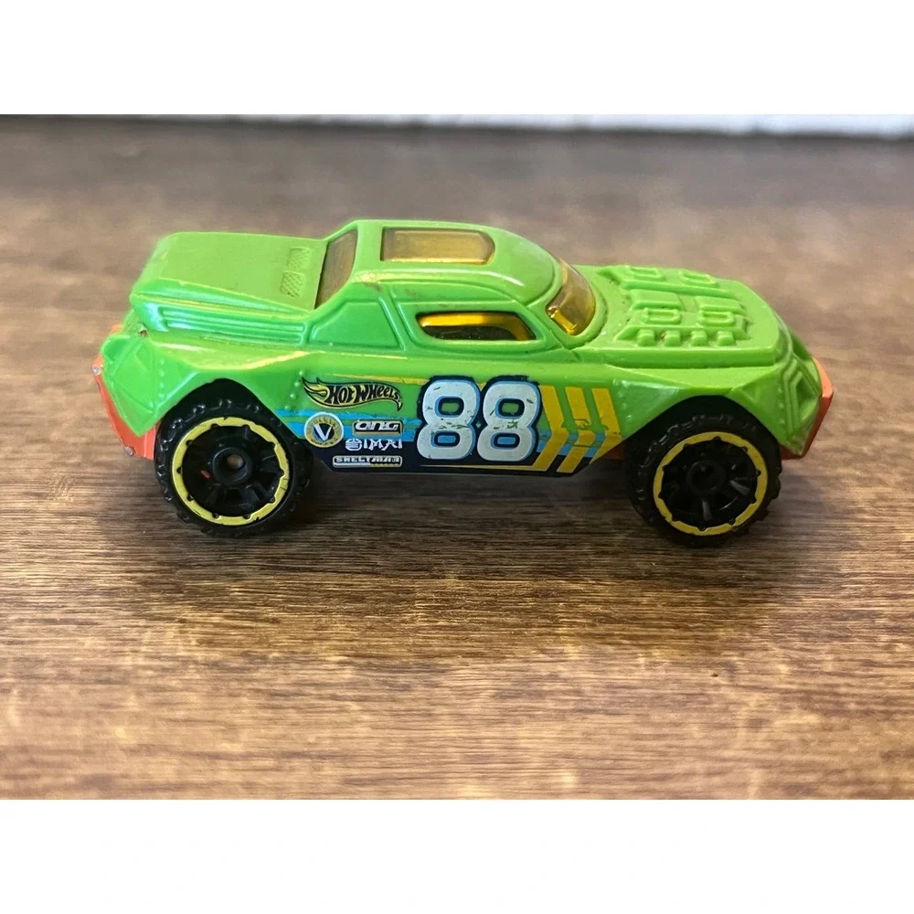 Hot Wheels RD-08 Neon Green W Orange Bottom Off Roading Loose Die Cast‎ Truck